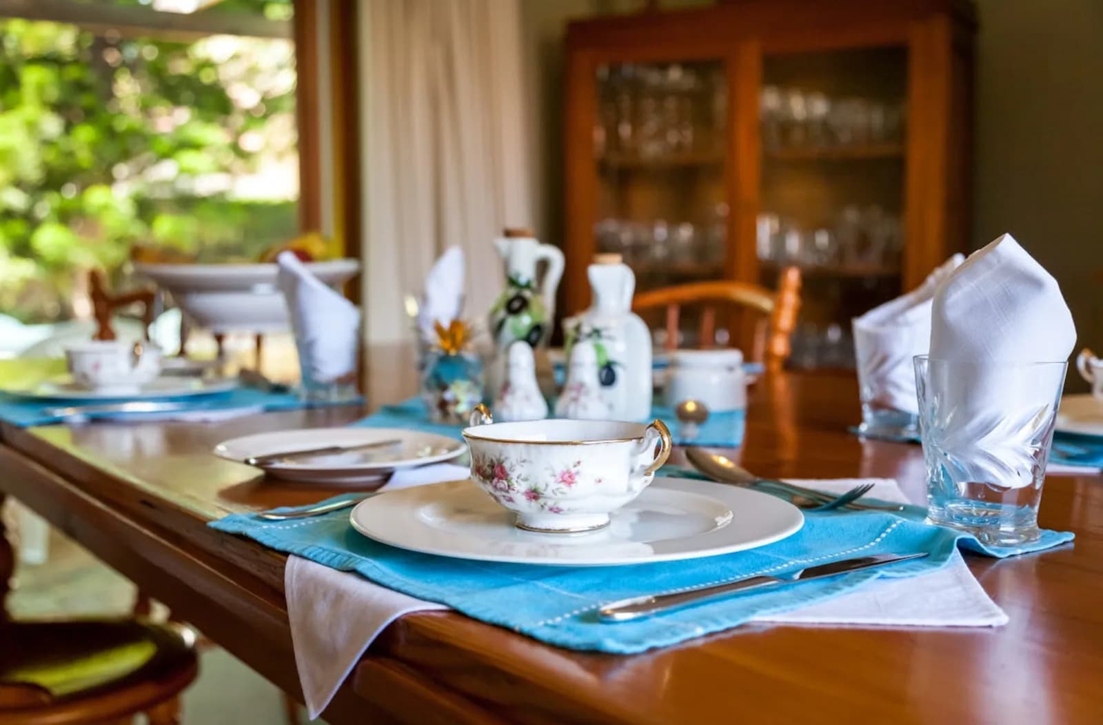Restaurant table laid with linen placemats and napkins